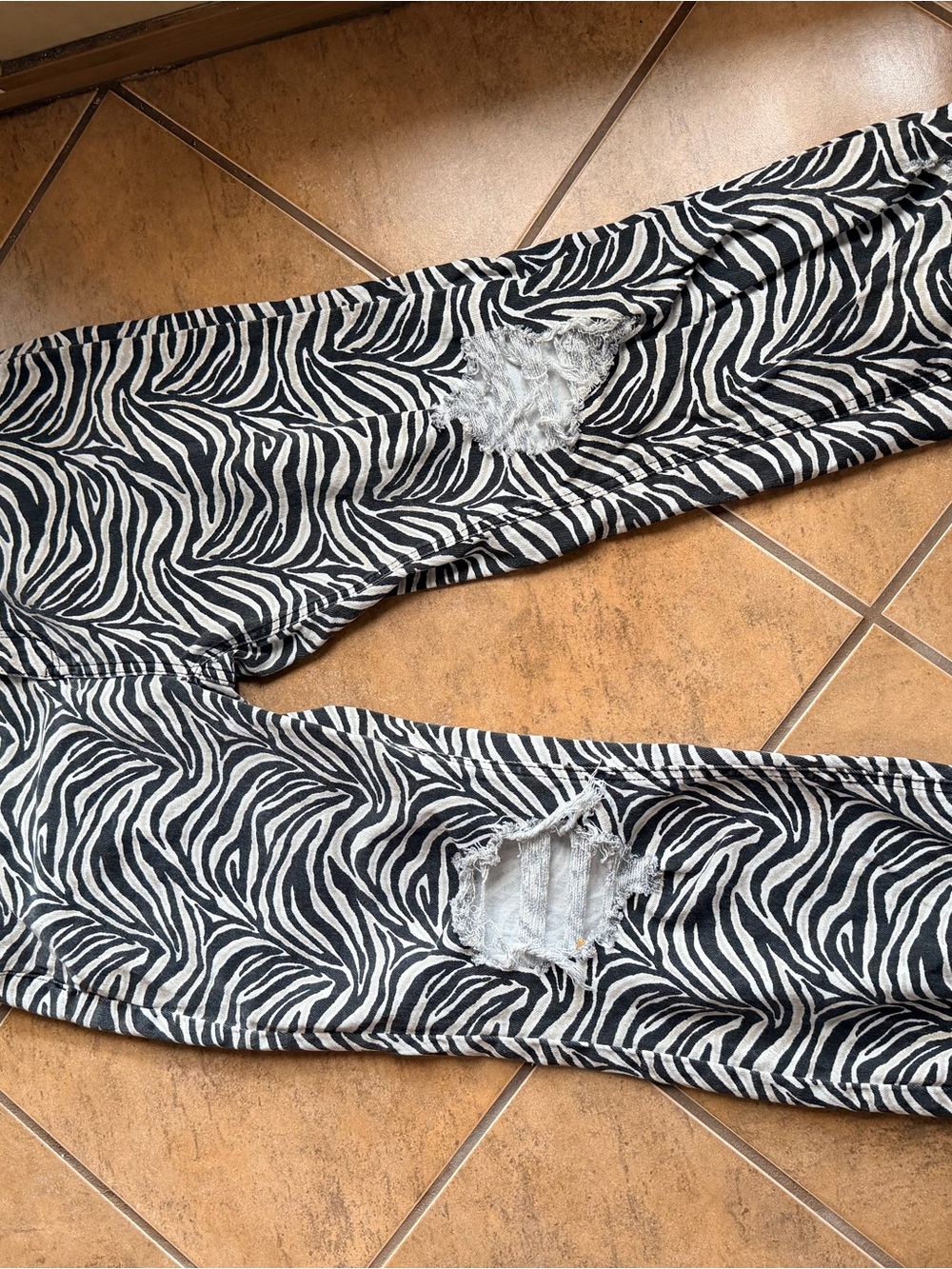 Sterling Creek Zebra-Print Cropped Women’s Jeans - Black & White